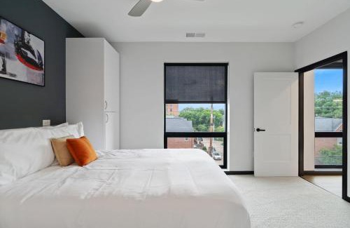 Lockerbie Square Apartment | CozySuites on Mass with garage parking #11