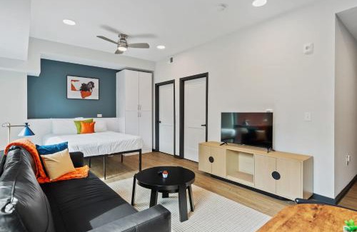 Lockerbie Square Apartment | CozySuites on Mass with garage parking #13