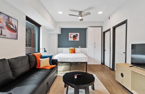Lockerbie Square Apartment | CozySuites on Mass with garage parking #13