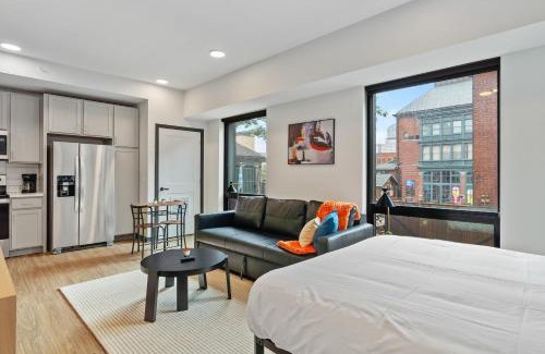 Lockerbie Square Apartment | CozySuites on Mass with garage parking #13