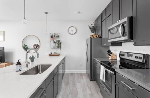 Meridian-Kessler Apartment | CozySuites Spacious 2BR at Meridian Kessler