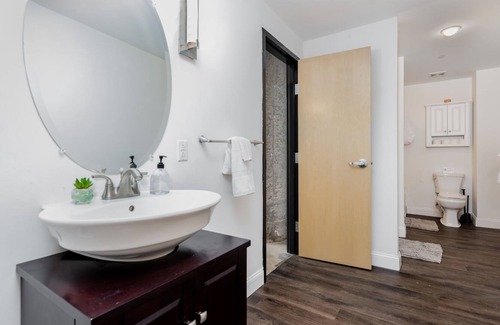 Downtown St. Louis Apartment | Cozysuites Stunning 1BR Adler Loft w/ Parking