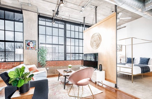 Downtown St. Louis Apartment | Cozysuites Stunning 1BR Adler Loft w/ Parking
