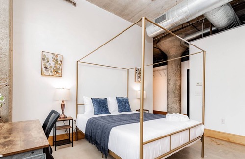 Downtown St. Louis Apartment | Cozysuites Stunning 1BR Adler Loft w/ Parking