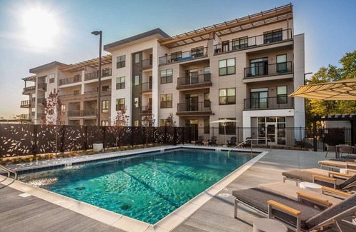Indianapolis Apartment | CozySuites Stunning 4BR near WholeFoods
