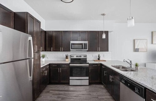 Indianapolis Apartment | Cozysuites Stunning 4BR Next to Whole Foods