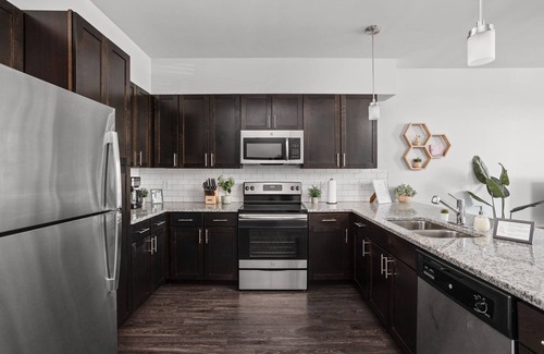 Indianapolis Apartment | Cozysuites Stylish 4BR the heart of Nora