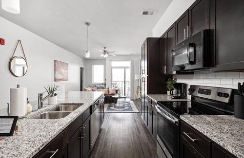 Indianapolis Apartment | Cozysuites Stylish 4BR the heart of Nora
