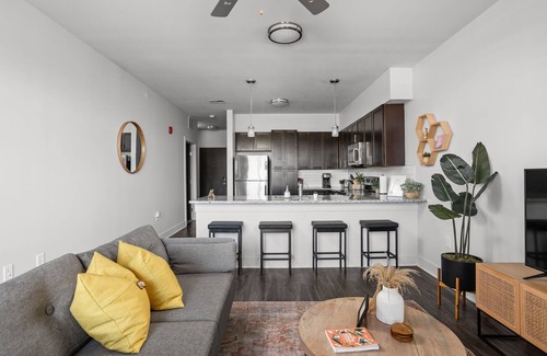 Indianapolis Apartment | Cozysuites Stylish 4BR the heart of Nora