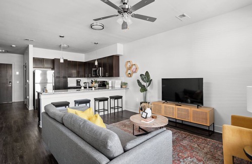Indianapolis Apartment | Cozysuites Stylish 4BR the heart of Nora