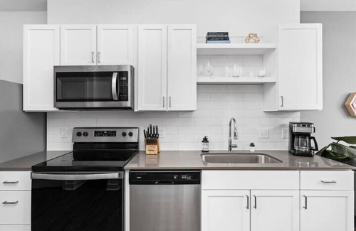 Fountain Square Apartment | CozySuites Trendy 1BR Downtown Indy