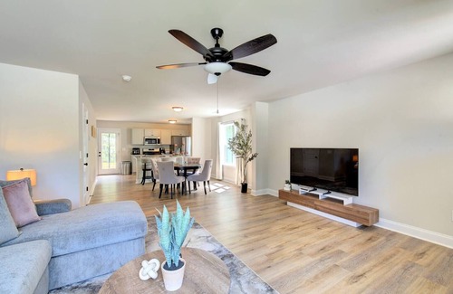 Taylors House | Cozzy home away from home fenced in back yard and pet friendly