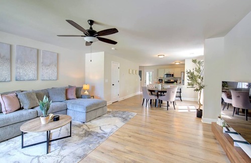 Taylors House | Cozzy home away from home fenced in back yard and pet friendly