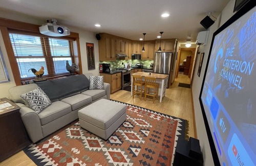 Concordia Apartment | Craftsman ADU in Central Alberta Arts District