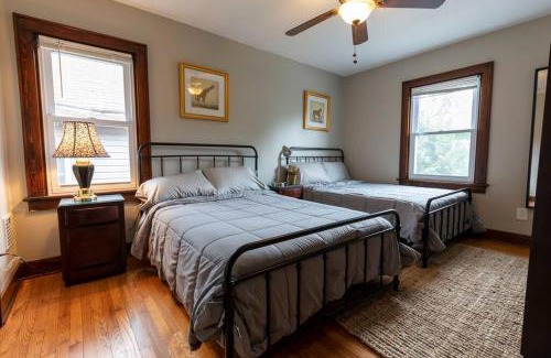 Crafton House | Craftsmen Charmer with Easy City & Airport Access
