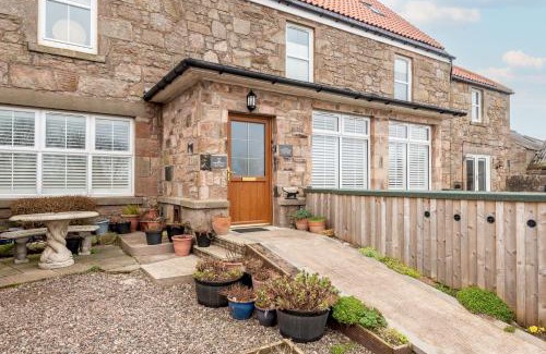 Anstruther Apartment | Craighead Farmhouse No 2 - Golf Course View