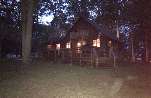 Harrison House | Cranberry Chalet (PET Friendly!)