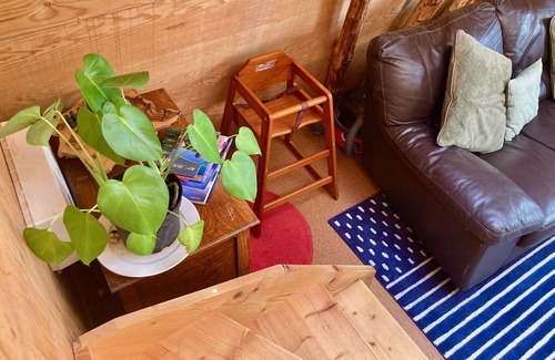 Coleraine Cottage | Creative Art cottage in unique timber Studio