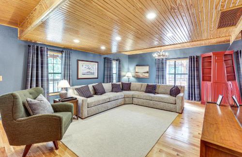 Royal House | Creek Access, Games Family-Friendly Royal Retreat