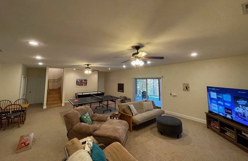 Blairsville Cabin | Creek front Cabin with 1000 sq foot GAME ROOM and Hot Tub