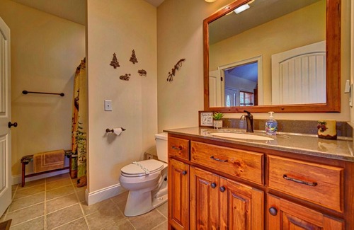 Blairsville Cabin | Creek front Cabin with 1000 sq foot GAME ROOM and Hot Tub