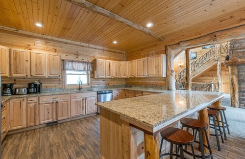 Rockbridge Cabin | Creek Lodge | Hocking Hills | Pool