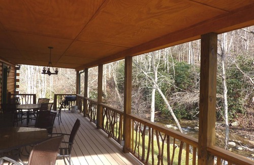 Hot Springs Cabin | Creekside Cabin, comfortable cabin overlooking trout creek