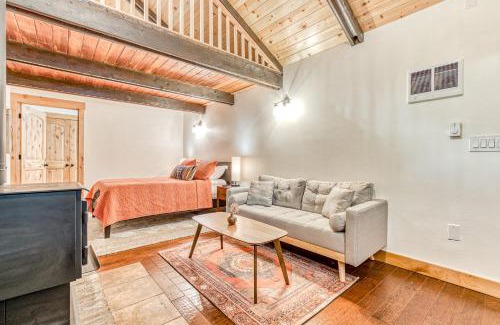 Mount Hood Village House | Creekside Cabin
