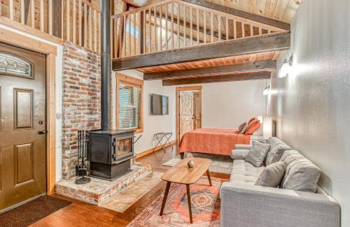Mount Hood Village House | Creekside Cabin