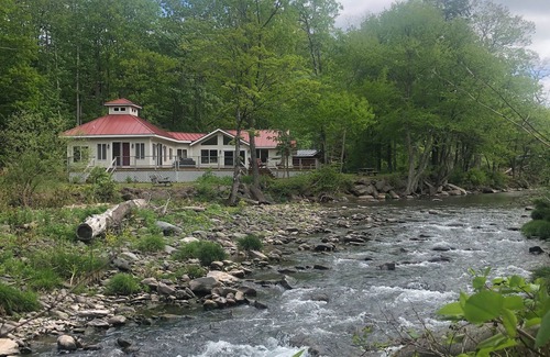 Chichester House | CREEKSIDE CATSKILL MOUNTAIN RETREAT. with weekly discounts.