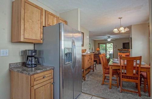 Snowshoe House | Creekside E17, Frisco Kid Retreat Jacuzzi Sleeps 11