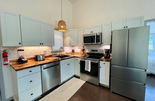 Fleetwood House | Creekside, Foosball, Games, Firepit, 2 ensuites main level