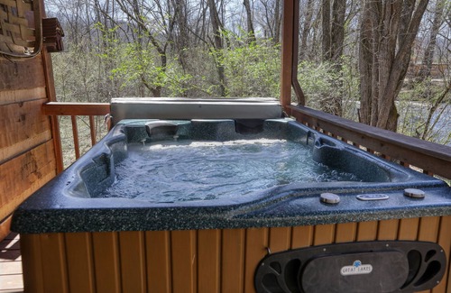 Cosby Cabin | Creekside Memories - 2 Bedrooms, 2 Baths, Sleeps 6 Cabin by RedAwning