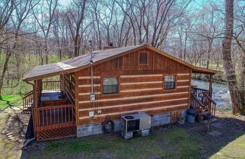 Cosby Cabin | Creekside Memories - 2 Bedrooms, 2 Baths, Sleeps 6 Cabin by RedAwning