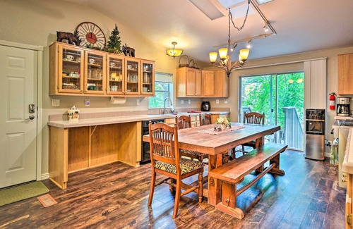 Payson Cottage | Creekside Payson Cabin w/Deck - Near Hiking!