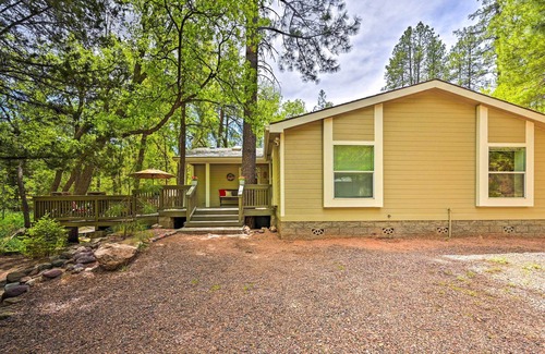 Payson Cottage | Creekside Payson Cabin w/Deck - Near Hiking!