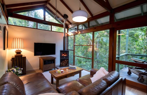 Upper Crystal Creek Cabin | Creekside Spa Cabin Carabeen