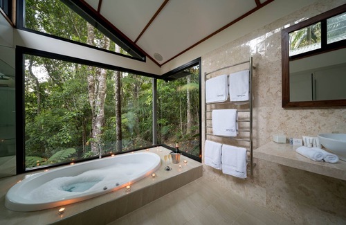 Upper Crystal Creek Cabin | Creekside Spa Cabin Carabeen