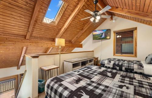 Fall River Estates Apartment | Creekside Suites 03 by Estes Park Condos