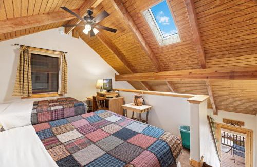 Fall River Estates Apartment | Creekside Suites 10 by Estes Park Condos