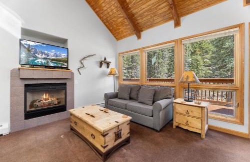 Fall River Estates Apartment | Creekside Suites 18 by Estes Park Condos
