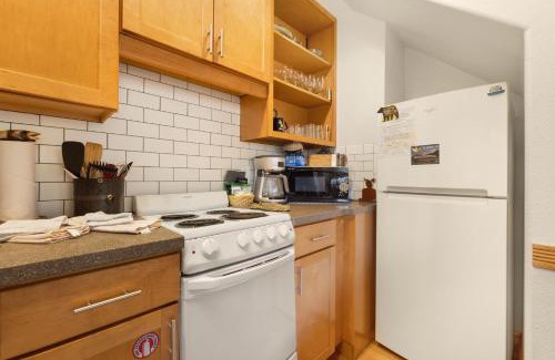 Fall River Estates Apartment | Creekside Suites 19 by Estes Park Condos