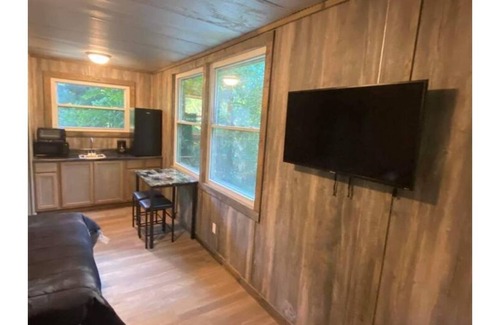 Peebles House | Creekside Tiny Home Getaway