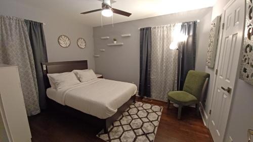 Charlotte House | Creekside View Duplex by Palace of Nobles