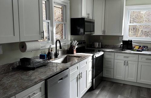 Newcomb House | Creekview retreat