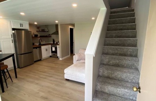 Quincy Condo | Crescent Bar Condo: On the river with Pool, Gorge shuttle/Wineries, AC