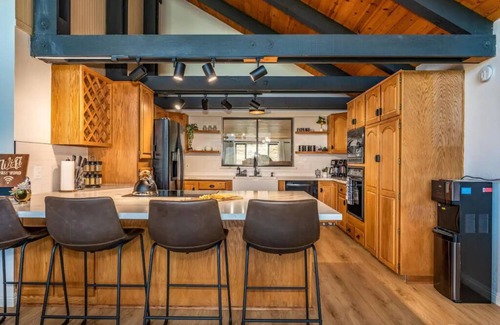 Yosemite Forks Ski Chalet | 🌙 Crescent Chalet - Hot Tub, Views, Sauna!