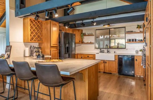 Yosemite Forks Ski Chalet | 🌙 Crescent Chalet - Hot Tub, Views, Sauna!