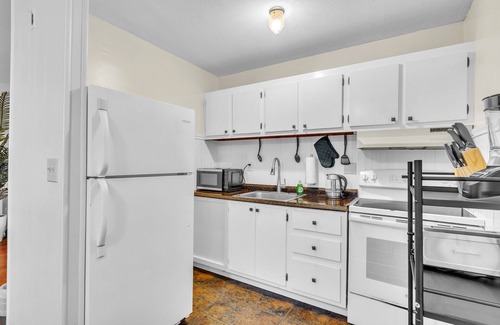 Central Manchester Apartment | Crested One Place - with Free Parking, Heat & AC