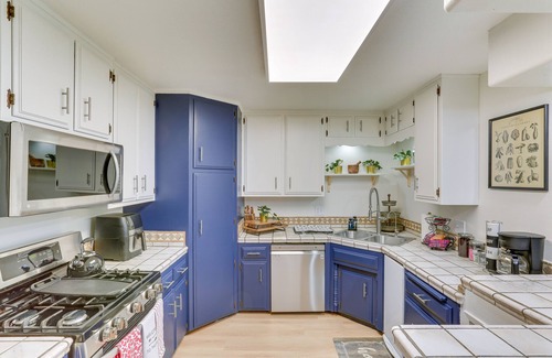 Crestline House | Crestline Home w/Private Hot Tub: Steps to Lake!